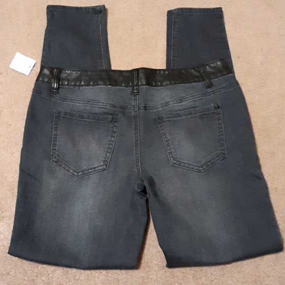 Something TRICKIE (Jeans - Picture 2 of 6